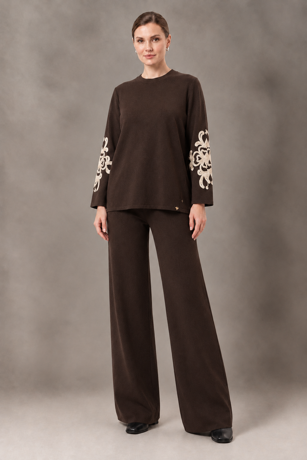 Completo con ricami floreali- Nero/Marrone/Bordeaux